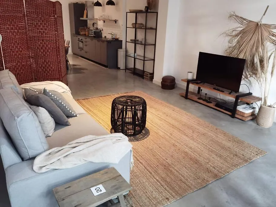 Lovely 2 Bedroom Serviced Apartment In Rotterdam