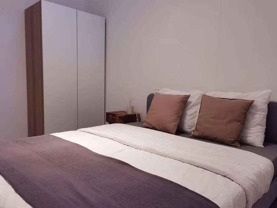 Lovely 2 Bedroom Serviced Apartment In Rotterdam